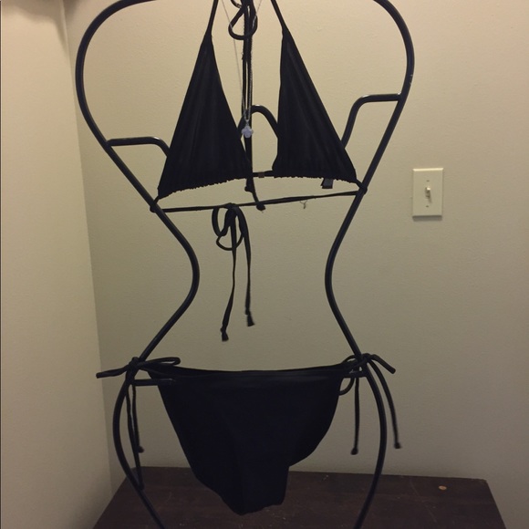 Black string bikini - Picture 2 of 8
